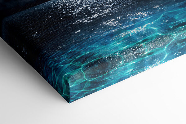 Une lune sur l'eau la nuit Une lune sur l'eau la nuit