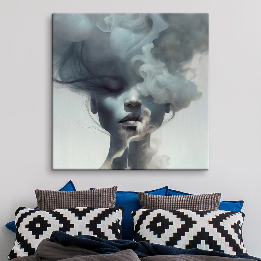 Une femme avec de la fumée dans les cheveux