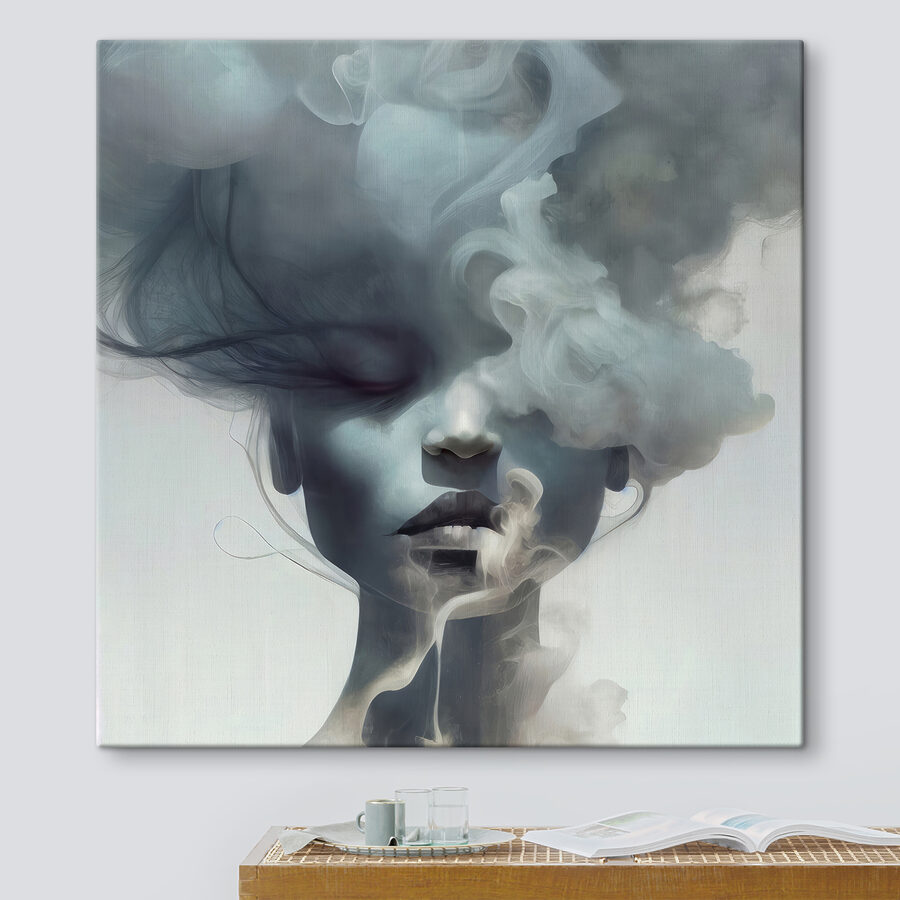 Une femme avec de la fumée dans les cheveux