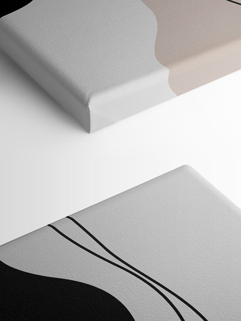 A black and white image of a necklace A black and white image of a necklace