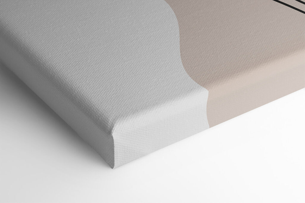 A black and white image of a necklace A black and white image of a necklace