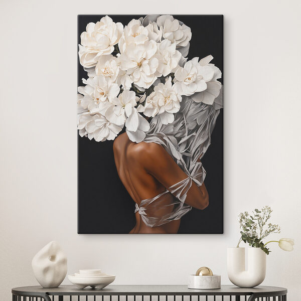 Une femme avec des fleurs blanches sur la tête Une femme avec des fleurs blanches sur la tête