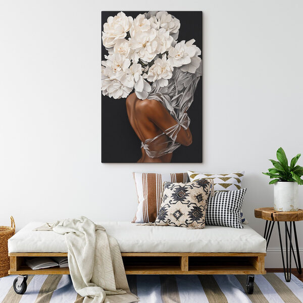 Une femme avec des fleurs blanches sur la tête Une femme avec des fleurs blanches sur la tête