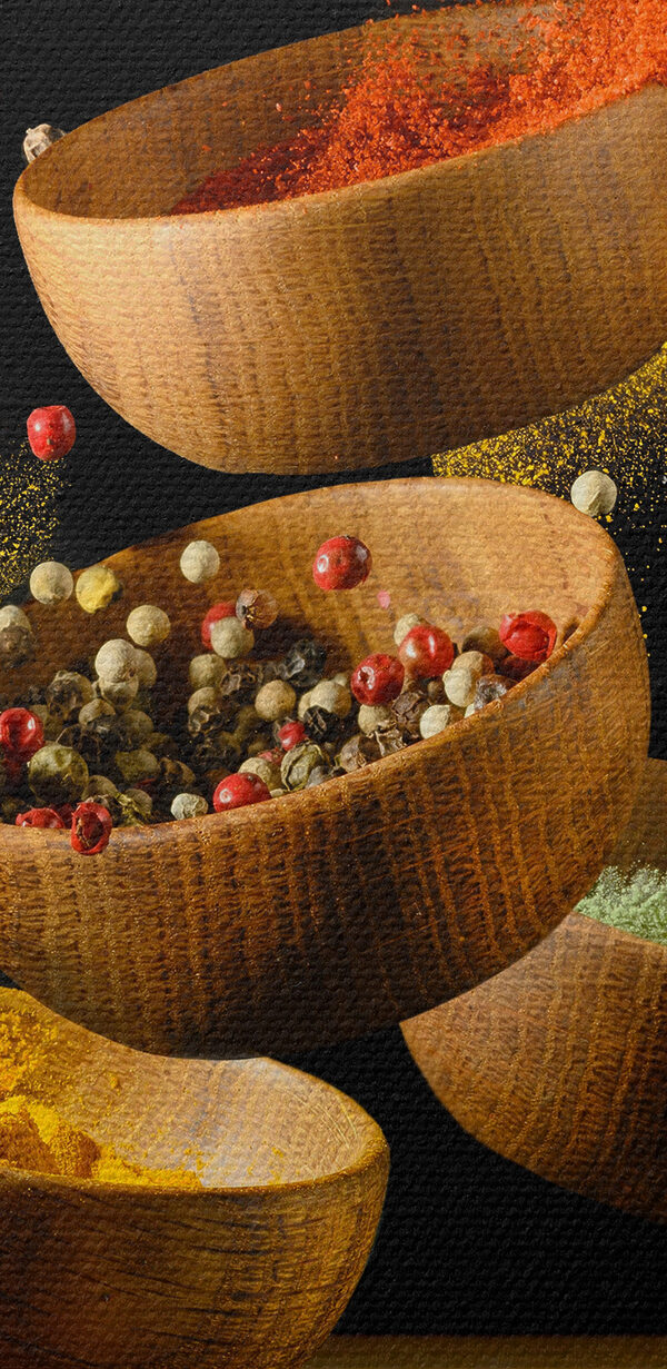 Un groupe de bols contenant des épices et des herbes Un groupe de bols contenant des épices et des herbes