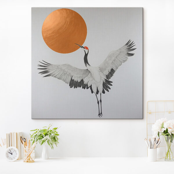 La grue danse sous un soleil radieux. La grue danse sous un soleil radieux.