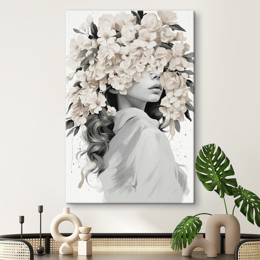 Femme avec des fleurs sur la tête