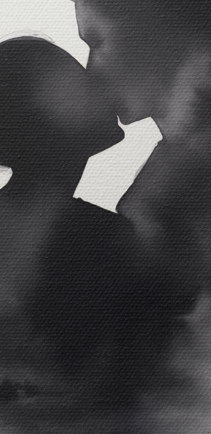 Homme et femme s'embrassant dans les nuages