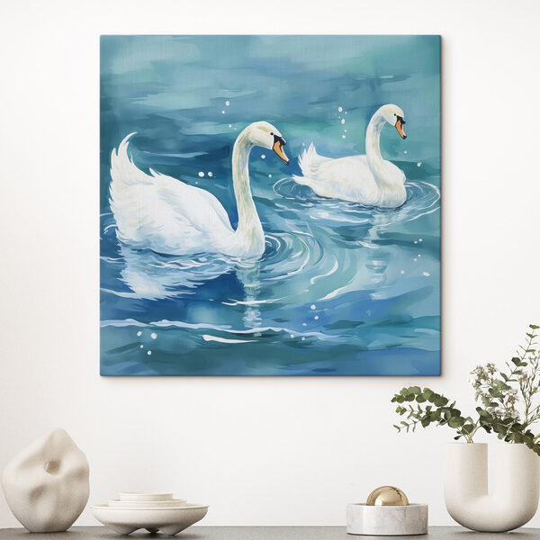 Deux cygnes nageant dans l'eau Deux cygnes nageant dans l'eau