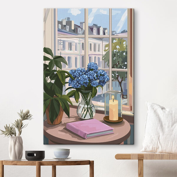 Vase de fleurs et bougie devant une fenêtre Vase de fleurs et bougie devant une fenêtre