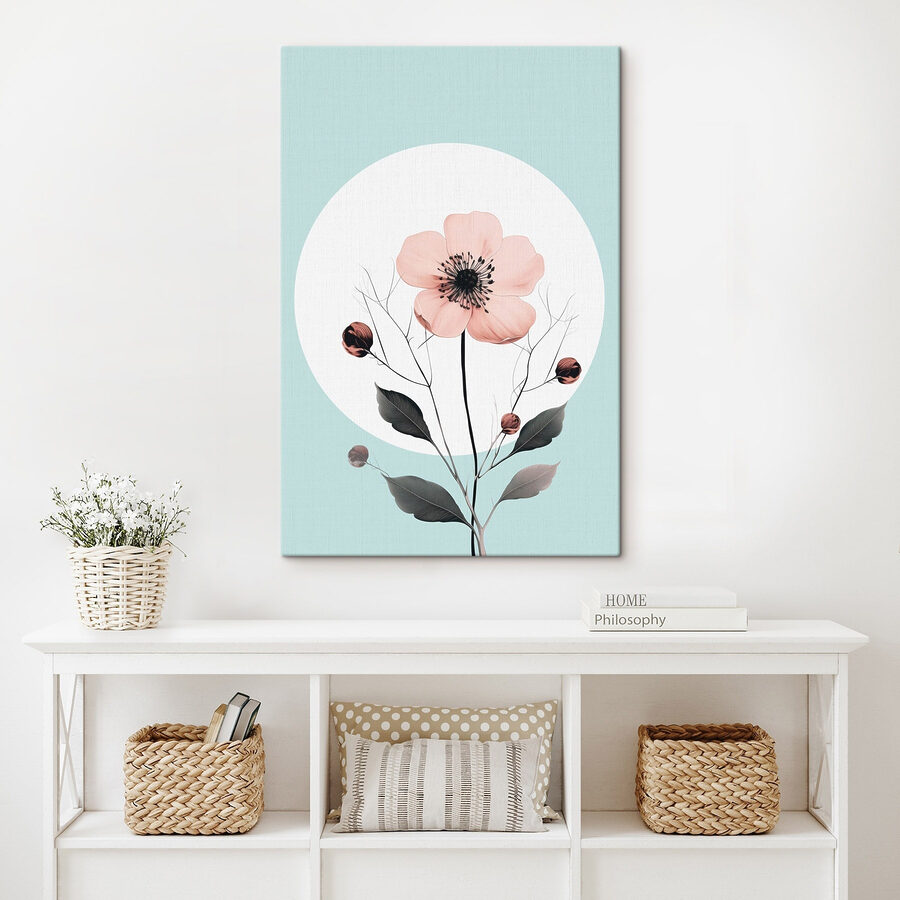 Fleur rose avec centre et feuilles noirs