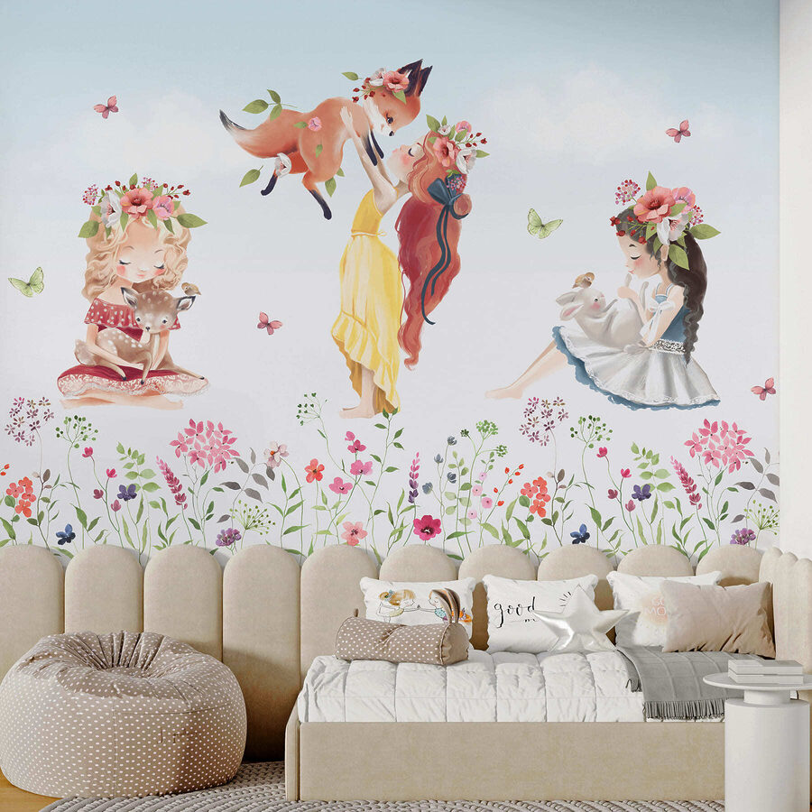 Groupe de filles tenant des animaux dans un champ de fleurs