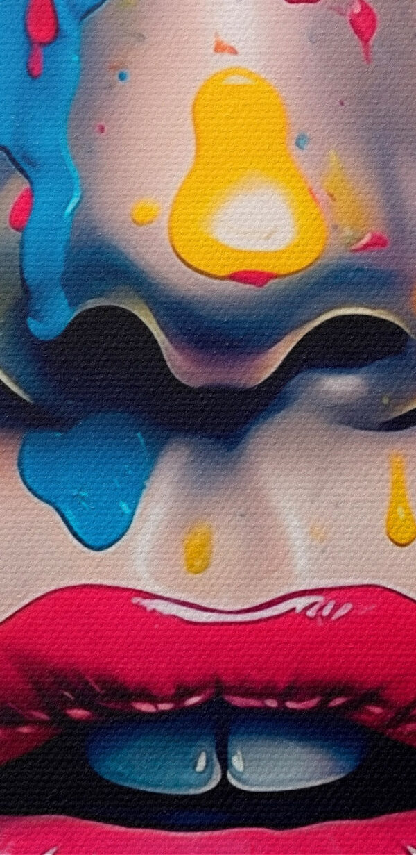 Femme avec de la peinture sur le visage Femme avec de la peinture sur le visage