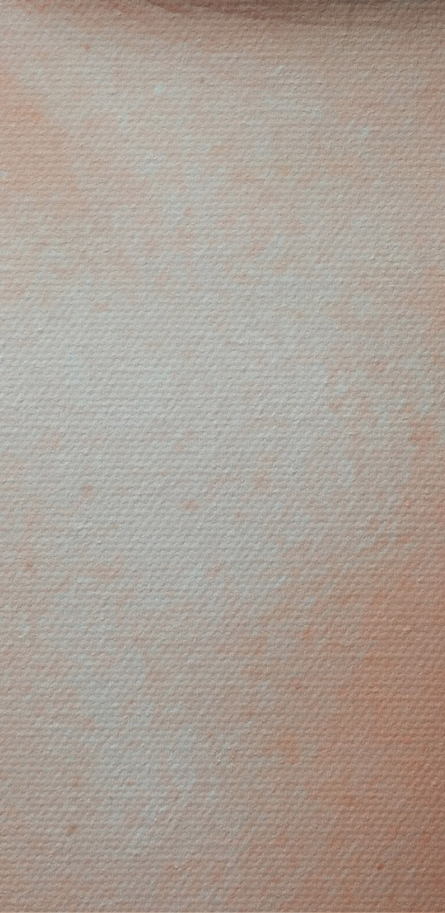 Visage de femme avec un papier déchiré