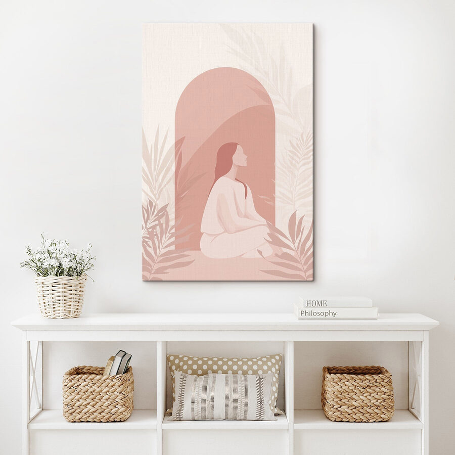 Femme assise en robe blanche