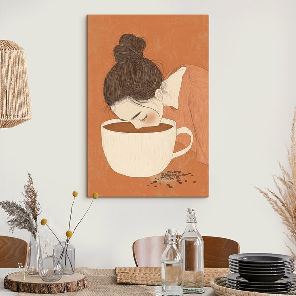 Femme buvant dans une tasse Femme buvant dans une tasse