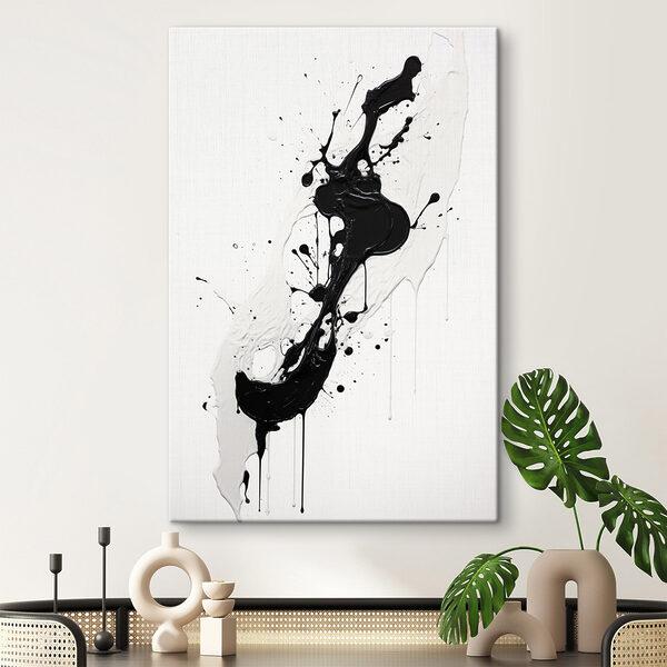 Peinture noire et blanche éclaboussée sur une surface blanche Peinture noire et blanche éclaboussée sur une surface blanche