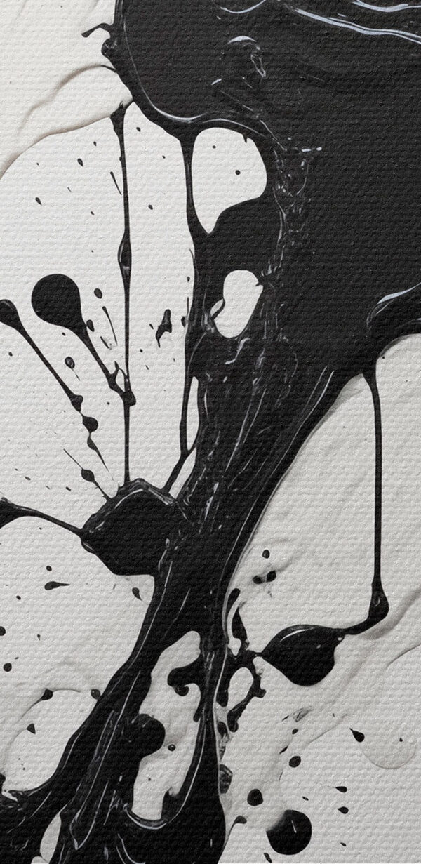 Peinture noire et blanche éclaboussée sur une surface blanche Peinture noire et blanche éclaboussée sur une surface blanche