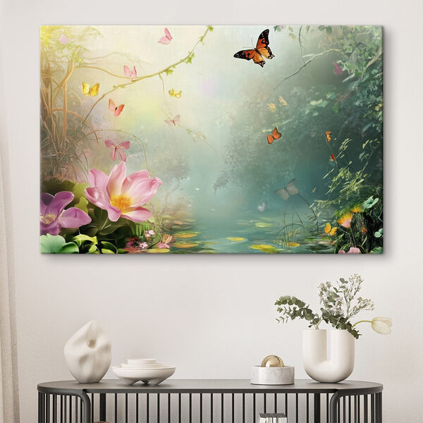 Papillon et fleurs dans une forêt Papillon et fleurs dans une forêt