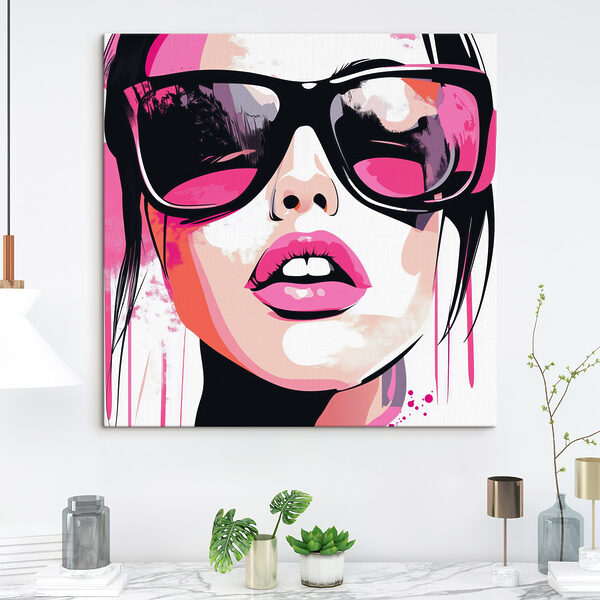 Femme portant des lunettes de soleil Femme portant des lunettes de soleil