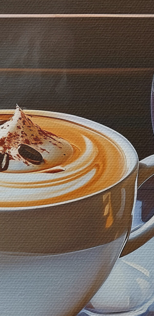 Une tasse de café et un pichet de thé Une tasse de café et un pichet de thé