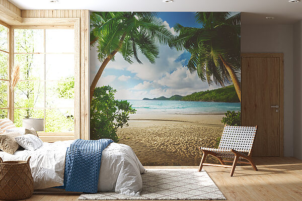 Plage avec palmiers et eau bleue Plage avec palmiers et eau bleue