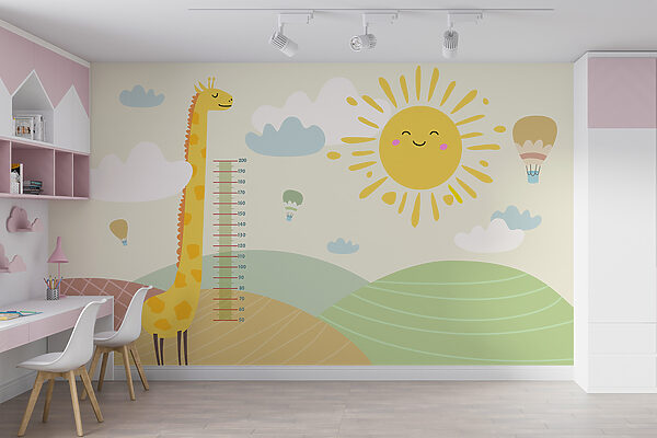 Une girafe debout dans un champ avec un soleil et des nuages Une girafe debout dans un champ avec un soleil et des nuages