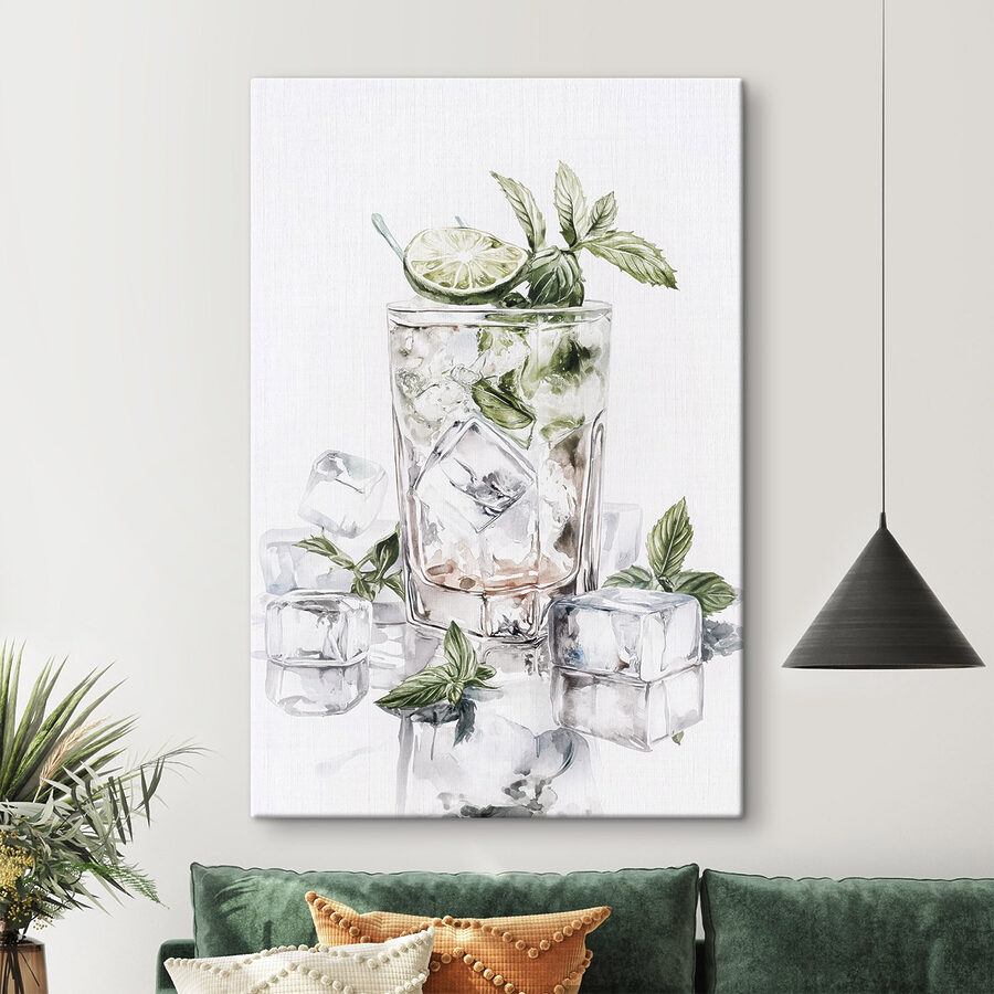 Verre avec de la glace et du citron vert sur le dessus