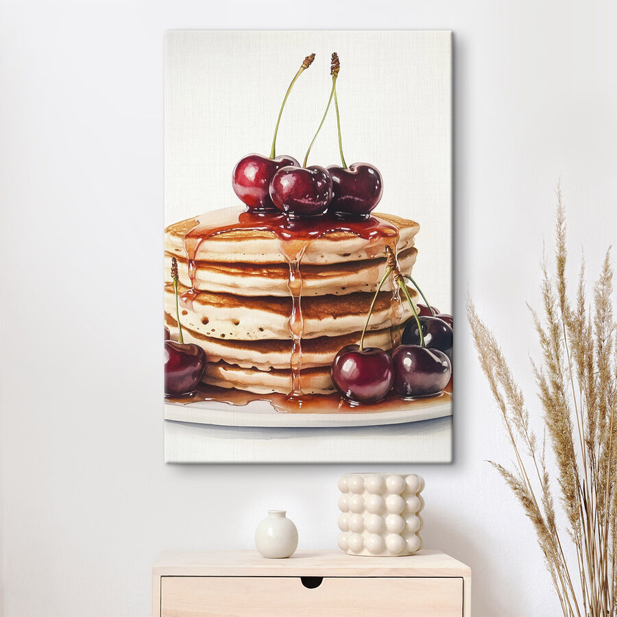 Pile de crêpes avec des cerises sur le dessus Pile de crêpes avec des cerises sur le dessus
