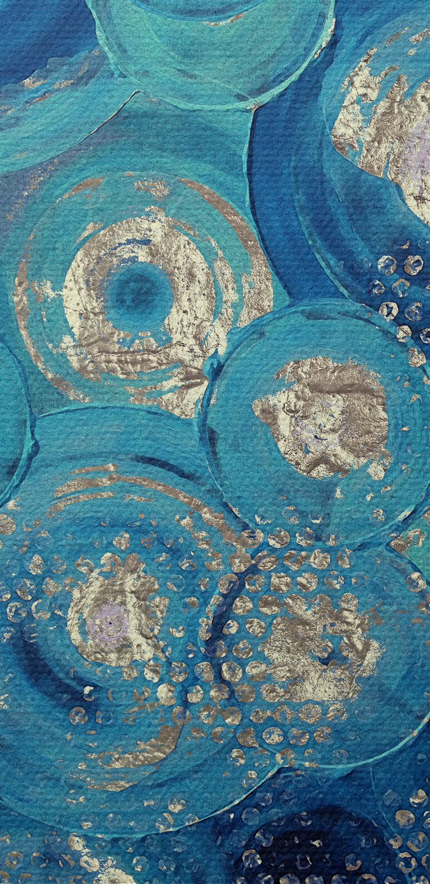 Une peinture circulaire bleue et argentée