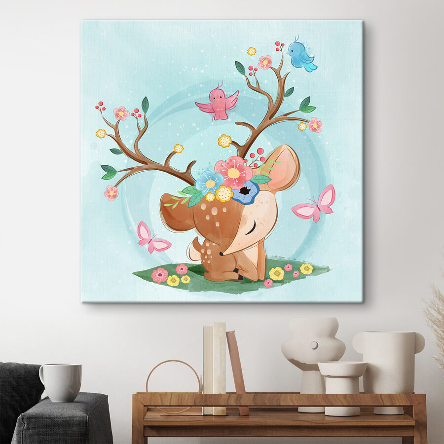Un cerf de dessin animé avec des fleurs et des oiseaux
