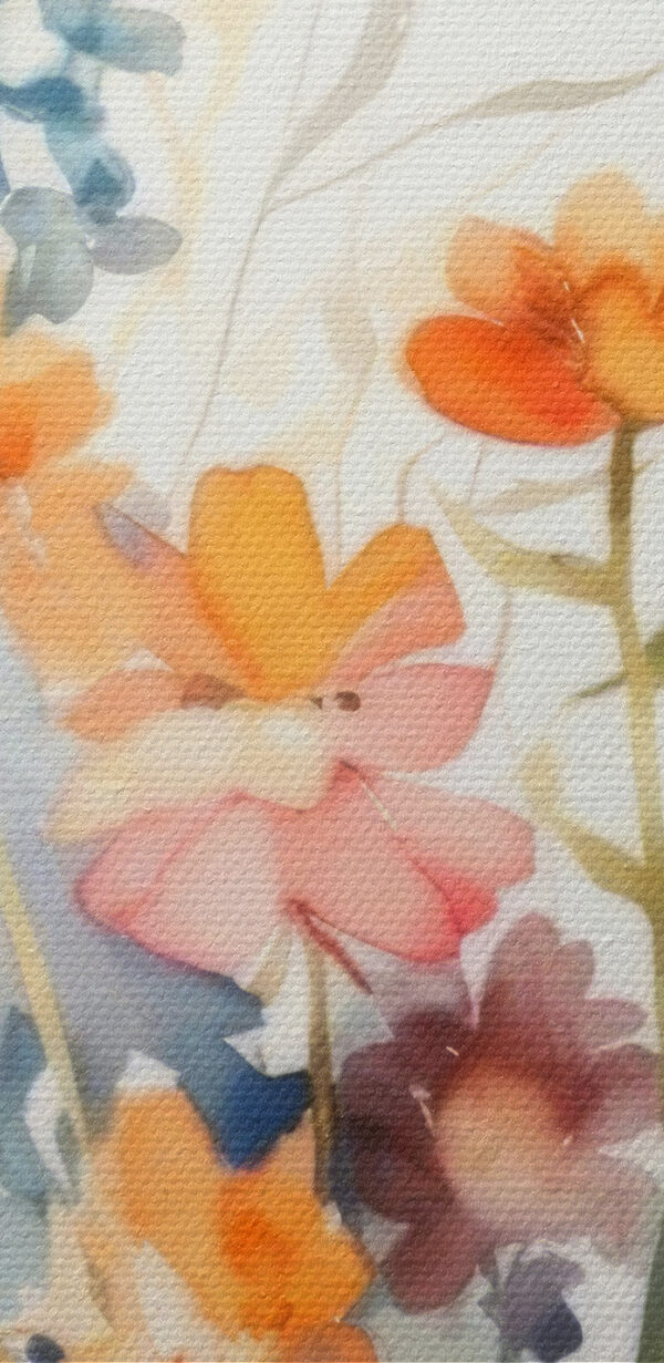 Une peinture de fleurs et de feuilles Une peinture de fleurs et de feuilles