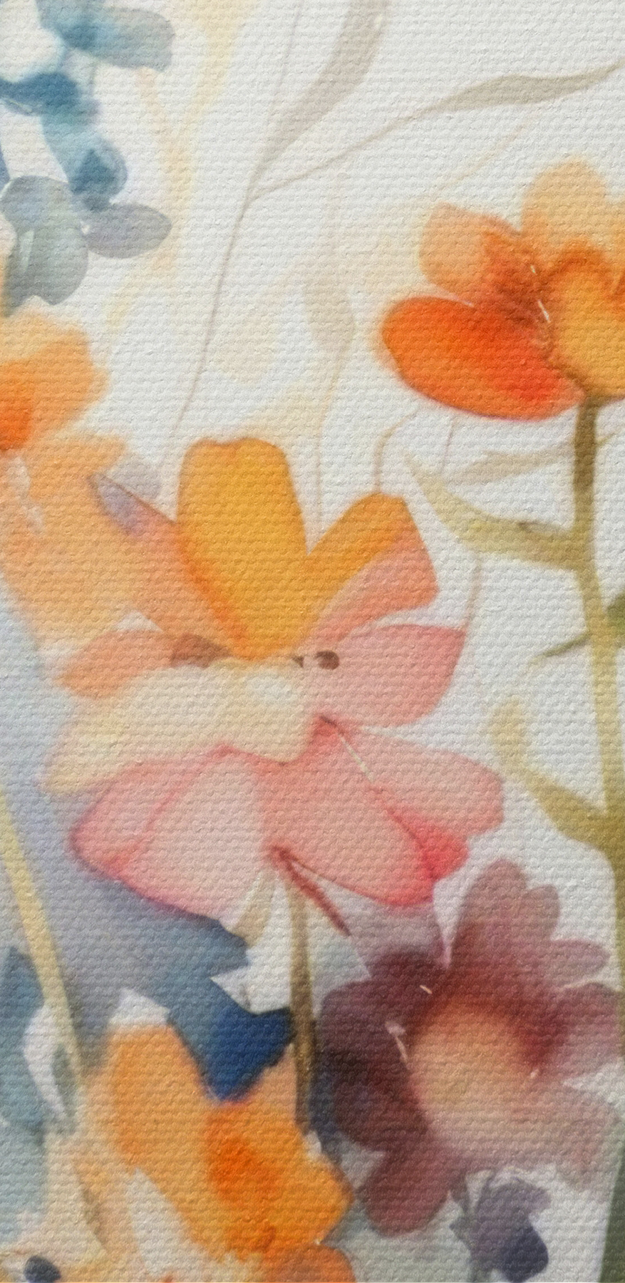 Une peinture de fleurs et de feuilles