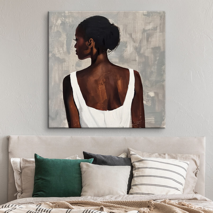 Femme en débardeur blanc