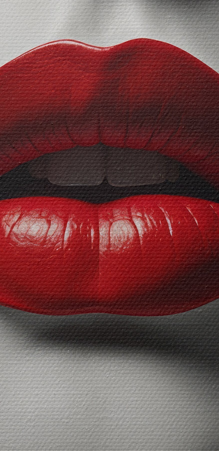 Lèvres rouges au milieu d'un dessin abstrait