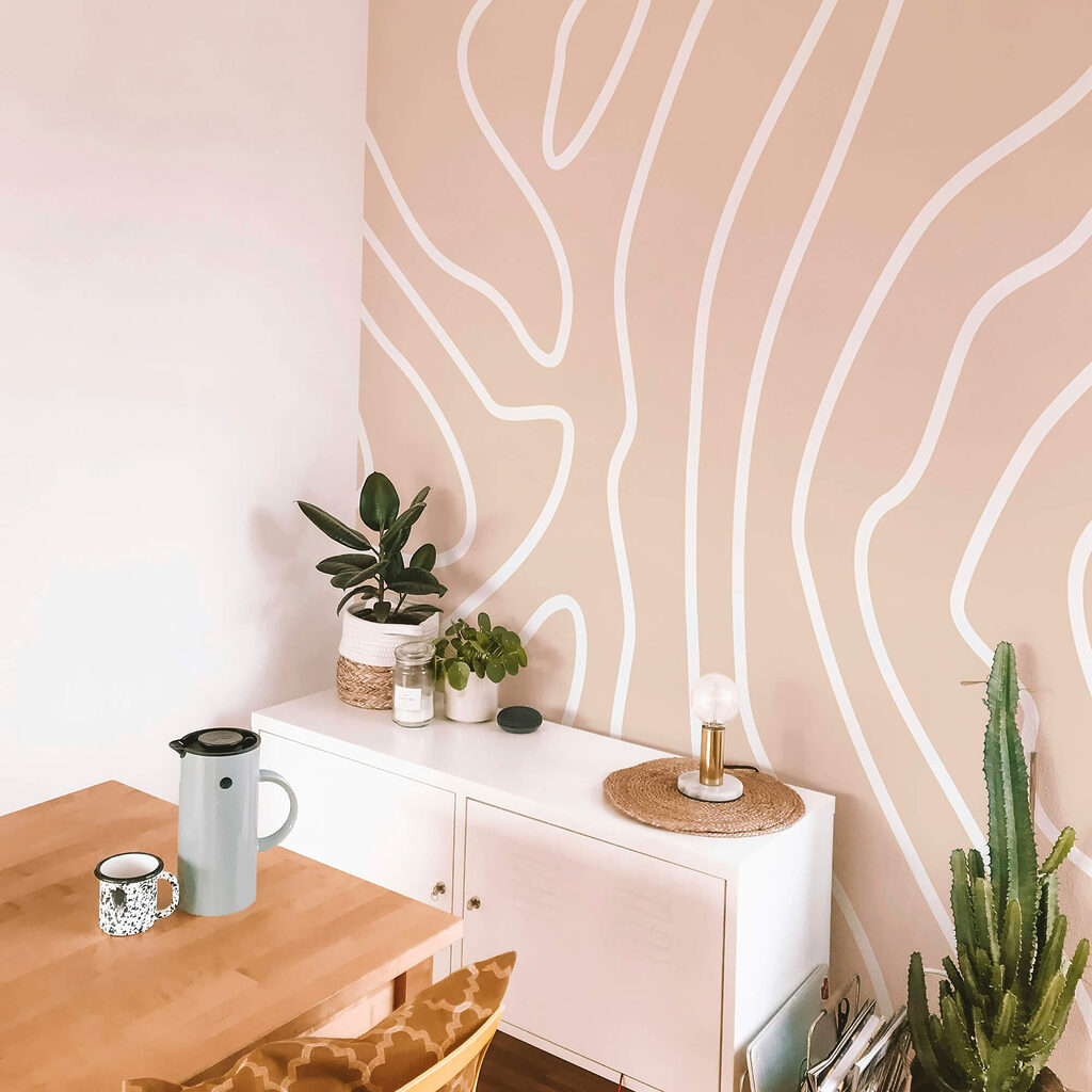 Lignes blanches sur fond rose