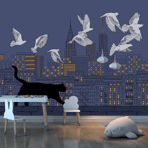 Chat marchant sur un mur avec des oiseaux volant dans le ciel Chat marchant sur un mur avec des oiseaux volant dans le ciel