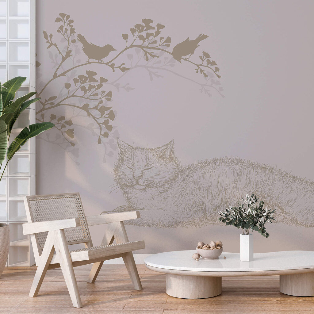 Chat couché sur une branche d'arbre