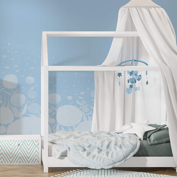 Fleurs blanches avec des feuilles et un fond bleu Fleurs blanches avec des feuilles et un fond bleu