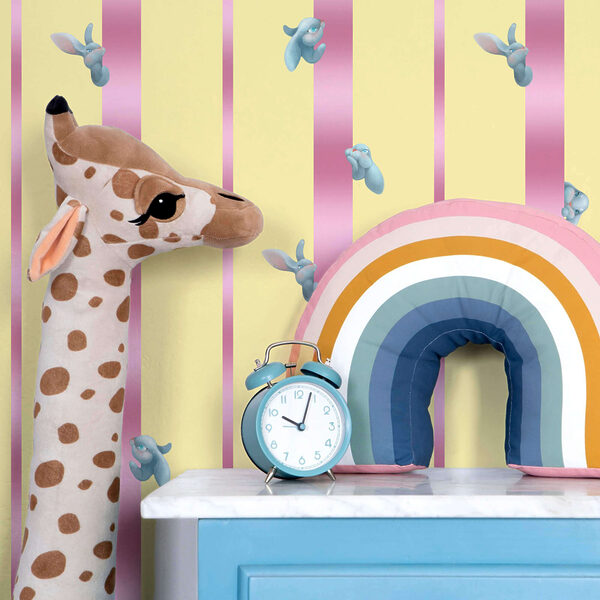 Fond rayé rose et jaune avec des oiseaux et des nœuds