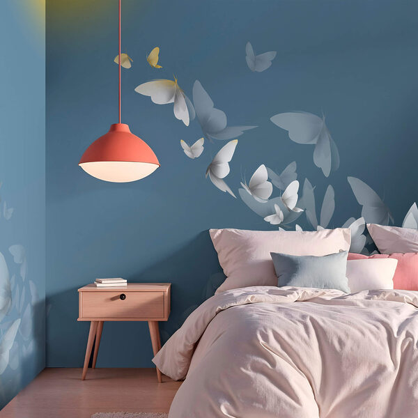 Groupe de papillons volant dans le ciel