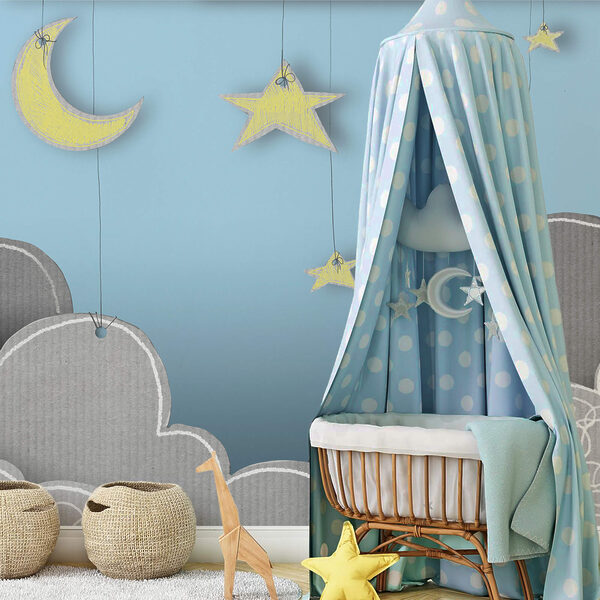 La lune et les étoiles à travers les nuages