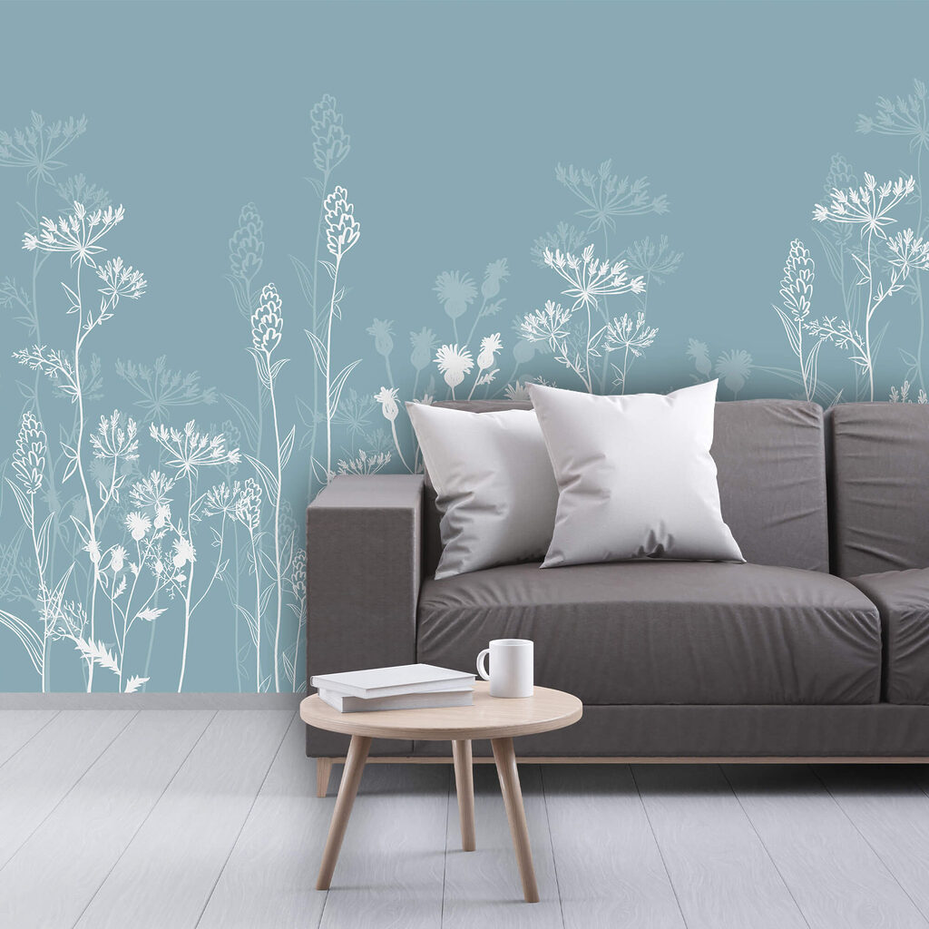 Des fleurs blanches sur fond bleu