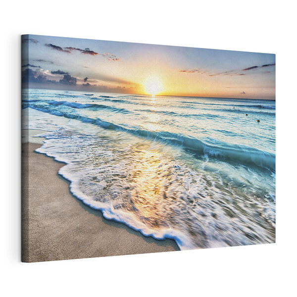 Une plage avec des vagues et un coucher de soleil Tableaux Une plage avec des vagues et un coucher de soleil