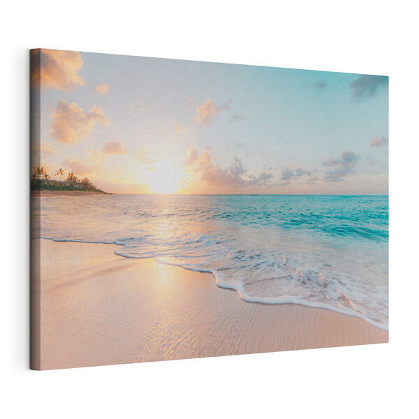 Tableaux Une plage avec des vagues et un coucher de soleil