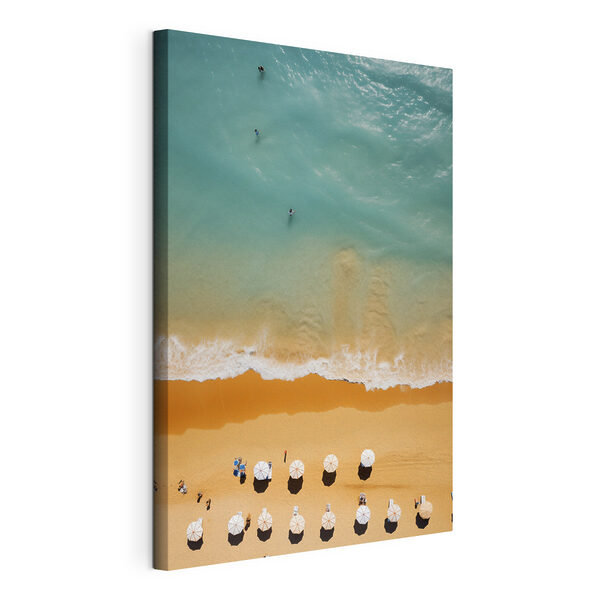 Tableaux Groupe de personnes sur une plage avec des parasols