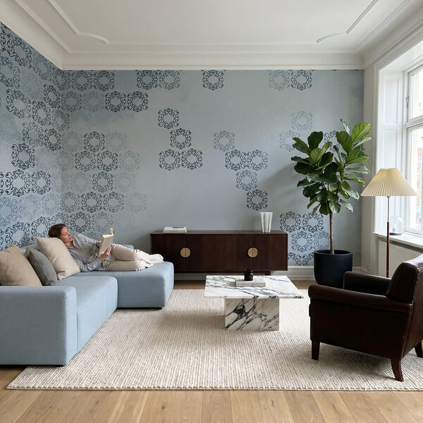 Fond bleu avec des motifs en noir et blanc Fond bleu avec des motifs en noir et blanc